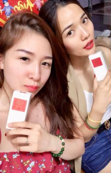 Siêu mẫu Kim Cương rủ rê vợ ca sĩ Dương Ngọc Thái "trốn chồng" đi mua son tươi lụa