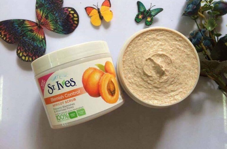 tẩy tế bào chết với St.Ives Apricot Scrub