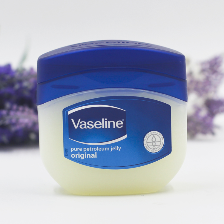 dưỡng môi vaseline