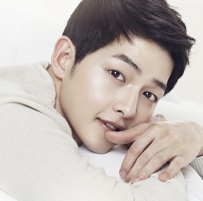 Bí quyết giúp soái ca Song Joong Ki có làn da đẹp đến cả con gái cũng phát hờn.