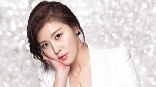      Làn da căng mướt của Ha Ji Won nhờ vào quy tắc làm sạch trong “3 giây”.