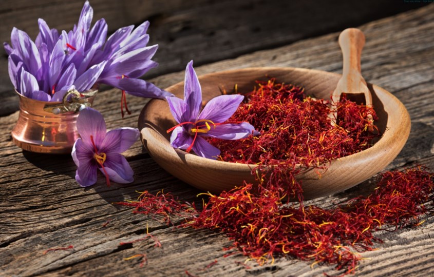 Công dụng nhụy hoa nghệ tây ngâm mật ong và những lưu ý khi sử dụng