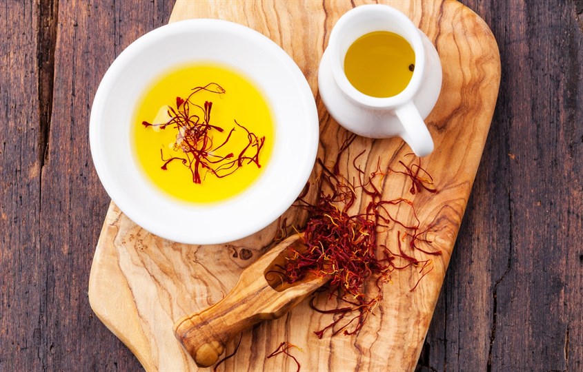 Công dụng nhụy hoa nghệ tây ngâm mật ong và những lưu ý khi sử dụng