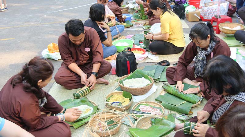 Những phong tục truyền thống trong ngày Tết cổ truyền của Người Việt